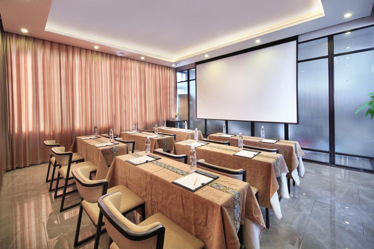 Wing Hotel Guilin - Central Square Екстериор снимка