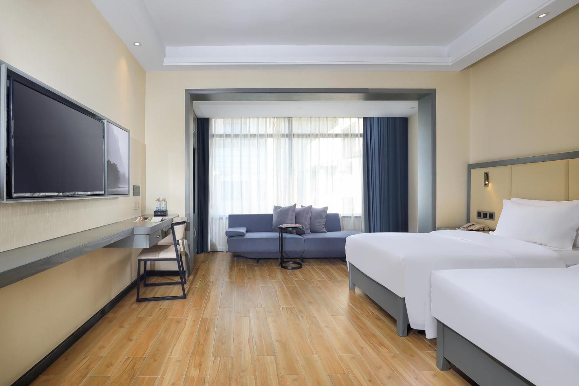 Wing Hotel Guilin - Central Square Стая снимка