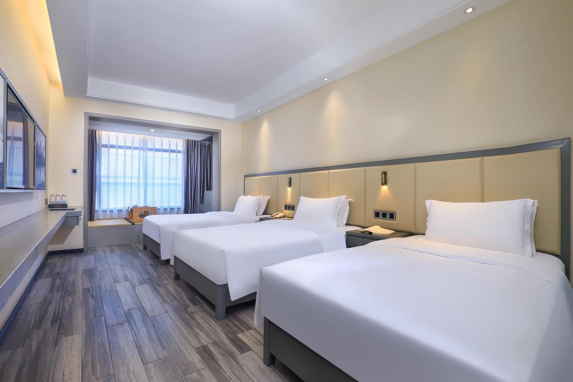 Wing Hotel Guilin - Central Square Екстериор снимка
