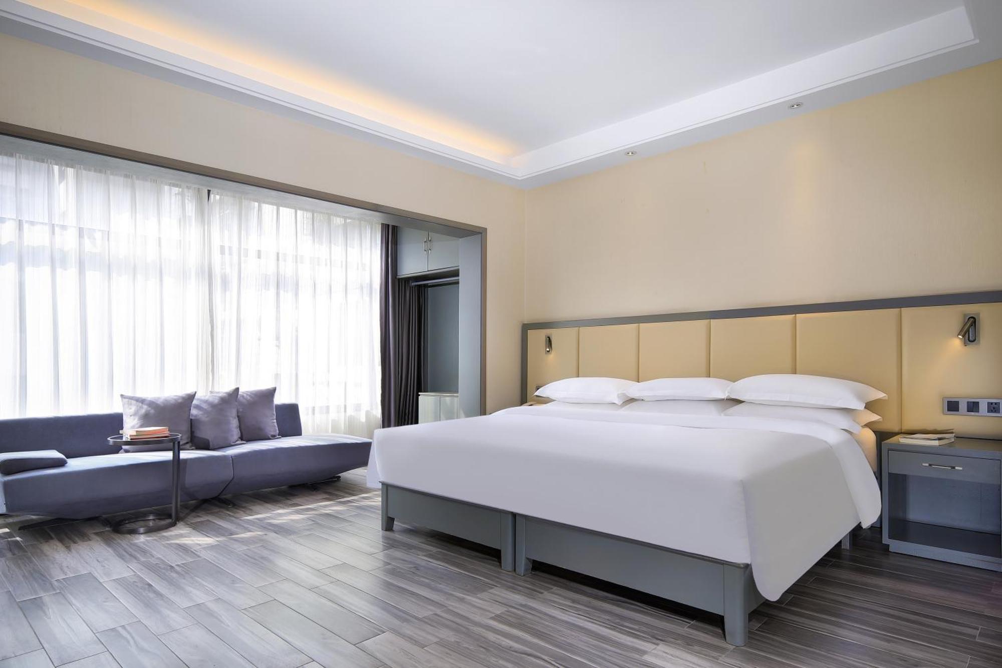 Wing Hotel Guilin - Central Square Стая снимка