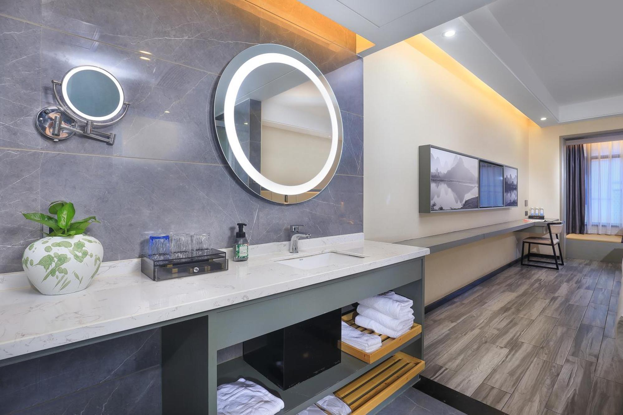 Wing Hotel Guilin - Central Square Екстериор снимка