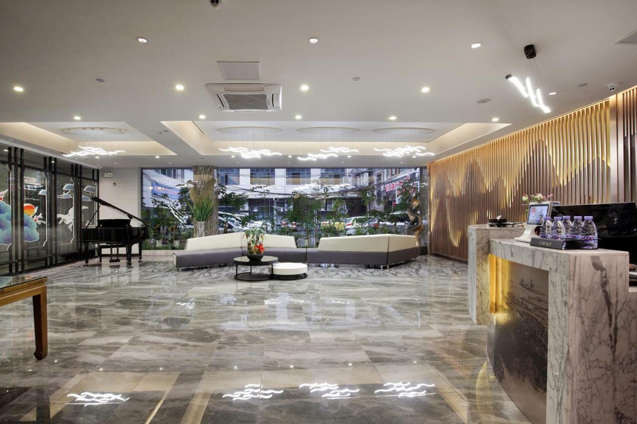 Wing Hotel Guilin - Central Square Екстериор снимка